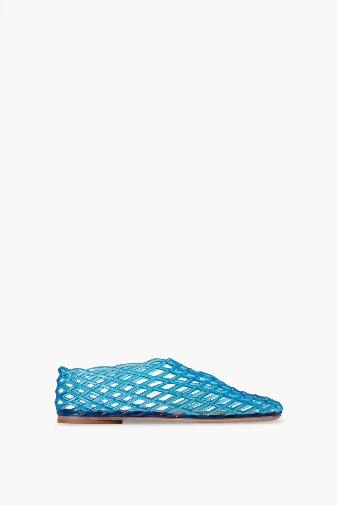  

Mara fishnet PVC ballet flats, The Row, 990 EUR, prodává Mytheresa
