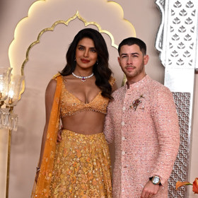  

Priyanka Chopra a Nick Jonas na svatbě Ananta Ambaniho a Radhiky Merchant

