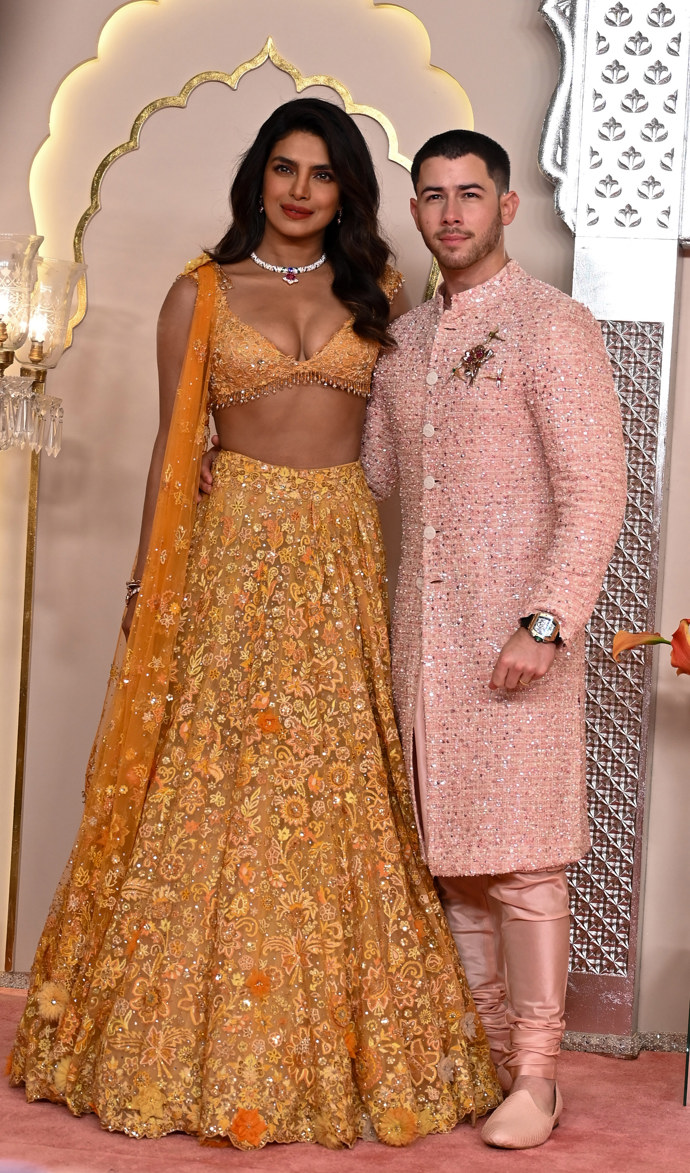  

Priyanka Chopra a Nick Jonas na svatbě Ananta Ambaniho a Radhiky Merchant
