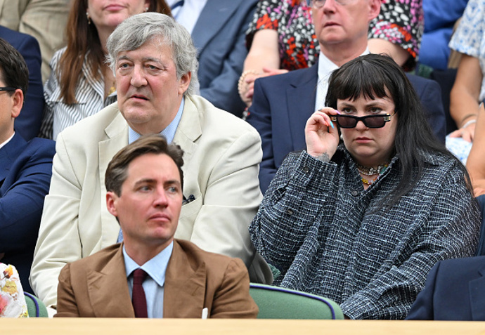 Stephen Fry a Lena Dunham na Wimbledonu
