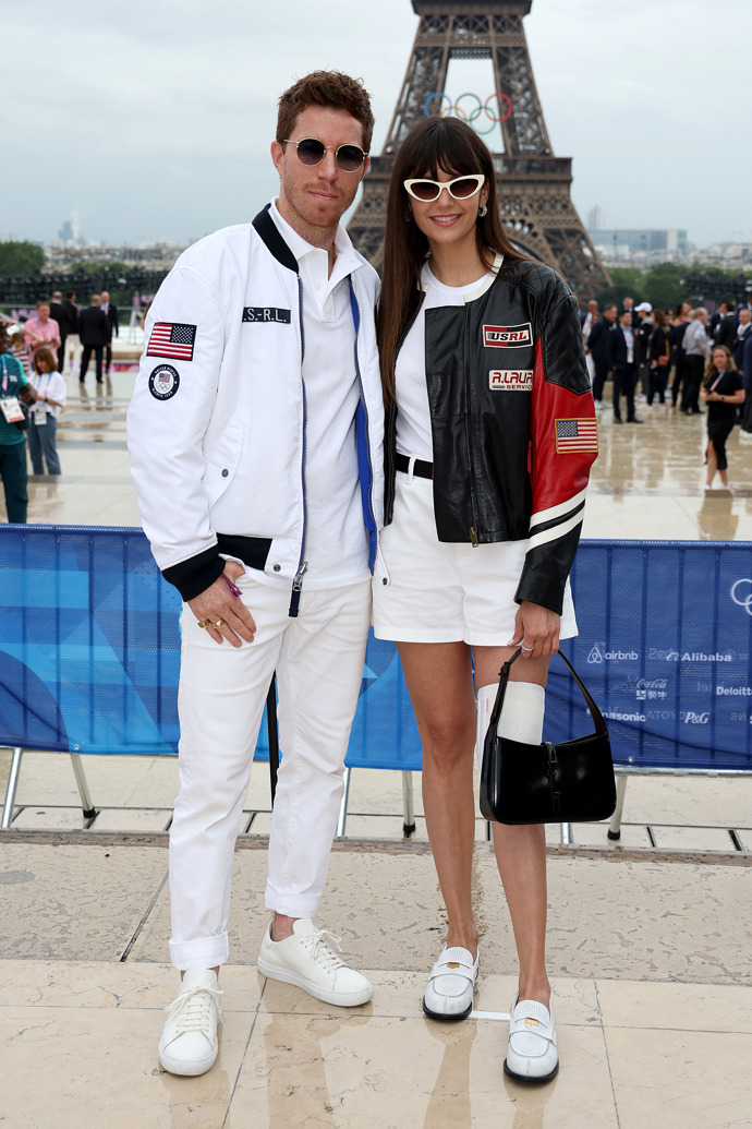  

Shaun White a Nina Dobrev během zahájení olympiády v Paříži
