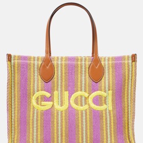Striped leather-trimmed tote bag, 1 790 EUR, prodává Mytheresa
Striped leather-trimmed tote bag, 1 790 EUR, prodává Mytheresa