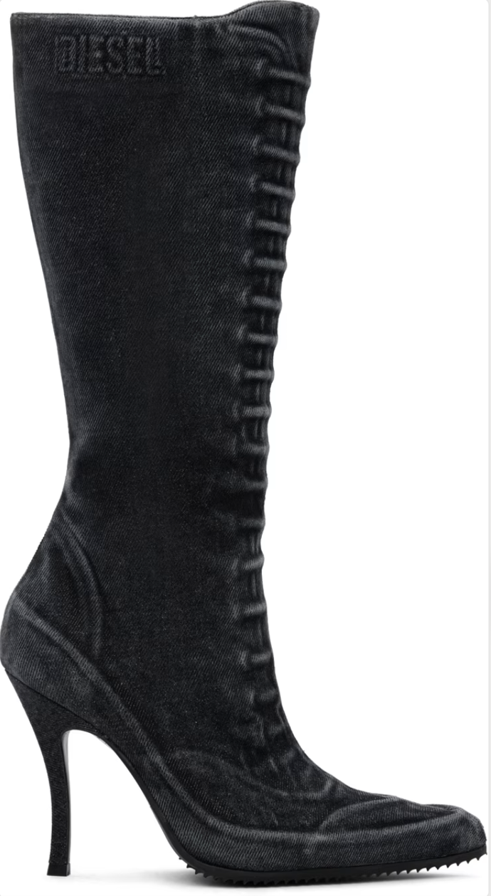  

Denimové kozačky, Diesel, 722 GBP, prodává Ssense
