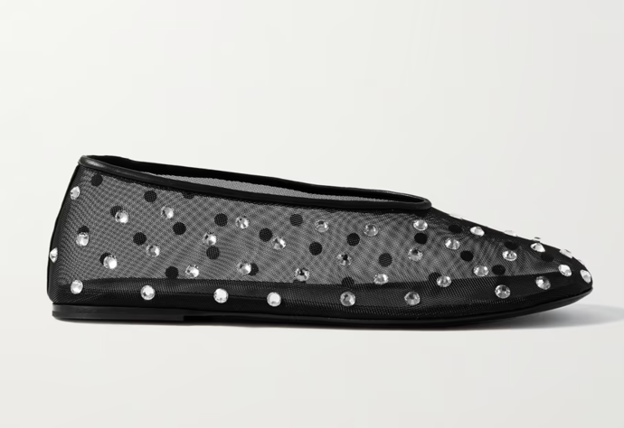  

Marcy crystal-embellished mesh ballet flats, Khaite, 22 229 Kč, prodává Net-a-porter
