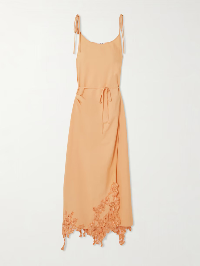 ACNE STUDIOS wrap dress, Net-a-Porter, 16 493,- Kč.
