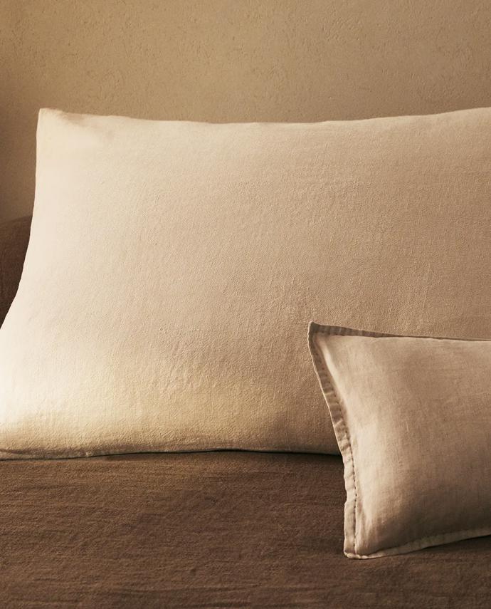 Jednobarevný lněný povlak na polštářek velikosti XXL, Zara Home, 1 799 Kč
