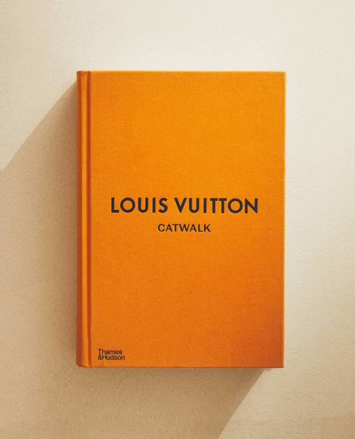 KNIHA LOUIS VUITTON CATWALK, Zara, 1 999 Kč

