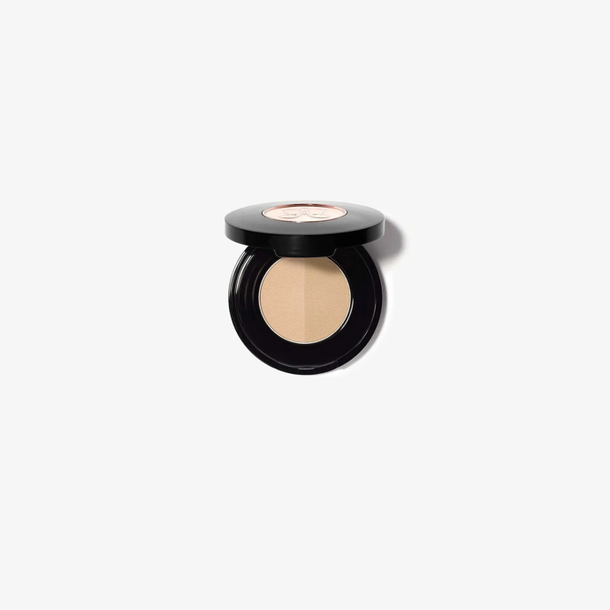 Pudr na obočí Brow Powder Duo od značky Anastasia Beverly Hills v odstínu Blonde, dostupné na anastasiabeverlyhills.com, 669,- Kč
