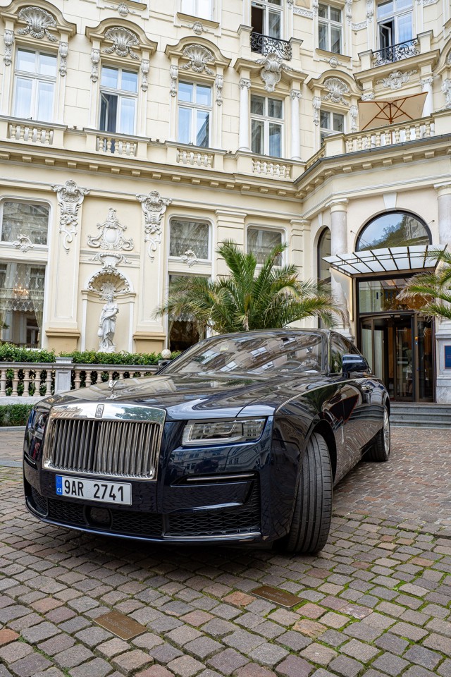 Jedině v Puppu: Piknik s dopravou Rolls Roycem na hrad a zámek Bečov Jedině v Puppu: Piknik s dopravou Rolls Roycem na hrad a zámek Bečov