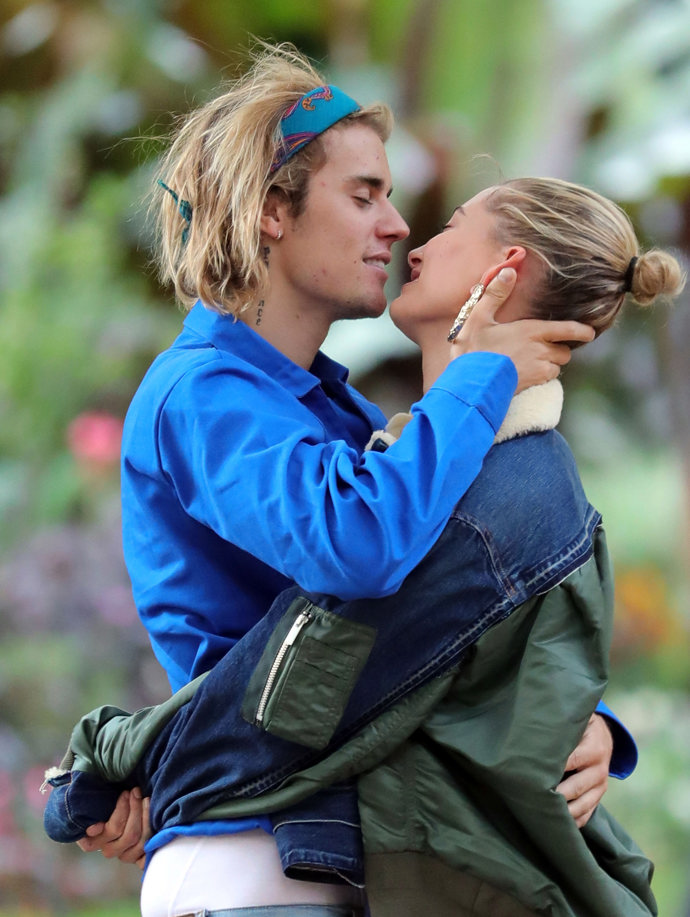  

Justin Bieber a Hailey Baldwin na procházce v londýském Hyde Parku v září 2018
