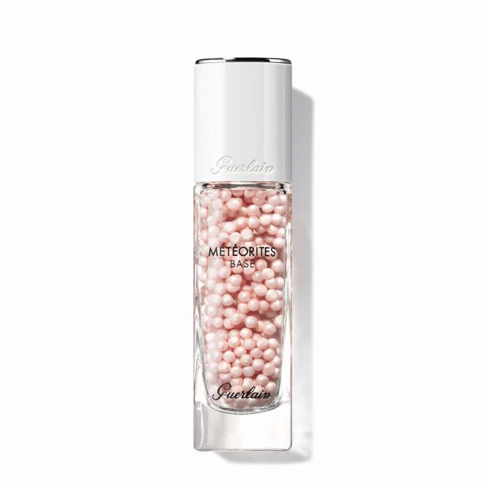Podkladová báze pod makeup Météorites Perfecting Pearl Anti Dullness Base s perletí a diamantovým prachem od značky Guerlain, dostupné na Douglas.cz, 2030,- Kč
