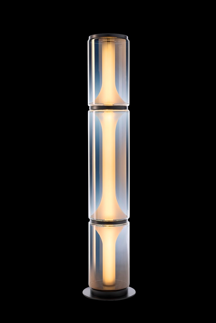 Stojací lampa z kolekce Miles, design YABU PUSHELBERG, LASVIT.COM, od 73 000 Kč
