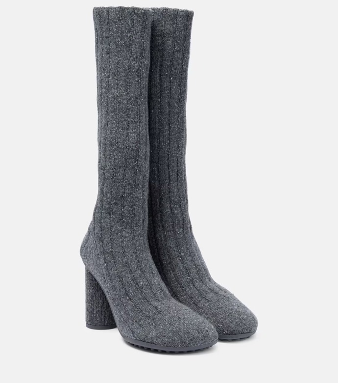  

Wool-blend knee-high sock boots, Bottega Veneta, 990 eur
