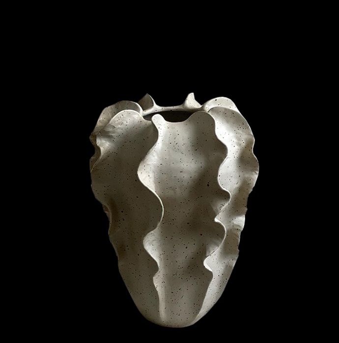 Váza Morph, design ULA CIECWIERSKY, LEPKO CERAMICS, KOLLAB.STORE, 4900 KČ
