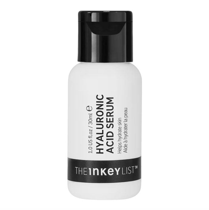  

Hydratační sérum s kyselinou hyaluronovou, The Inkey List, 260 Kč, prodává Sephora

Hyaluronic Acid Serum s kyselinou hyaluronovou je jí přímo nabitý. Váže vodu a pomáhá buňkám uchovávat maximum vlhkosti.
