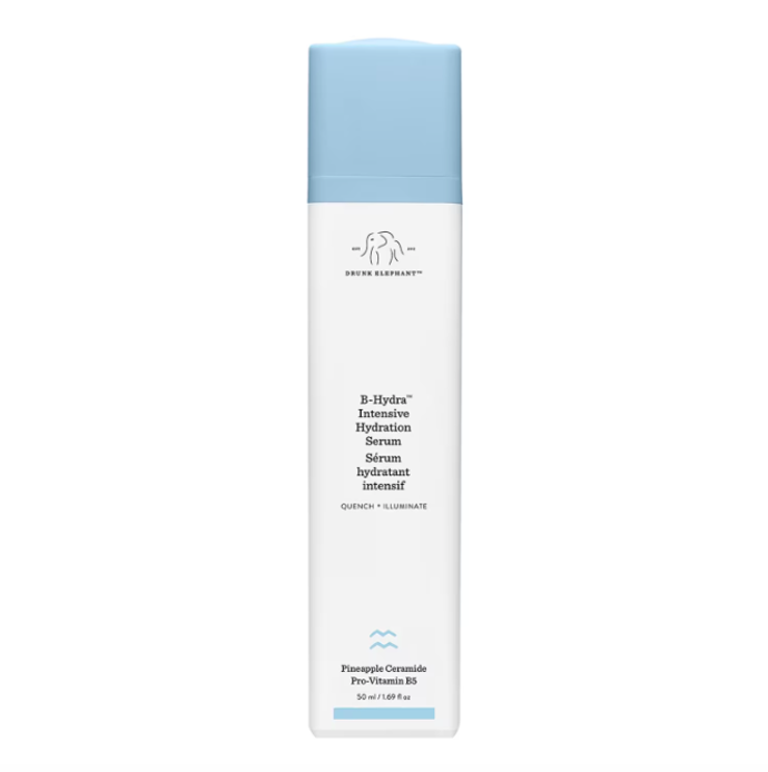  

Sérum Na Obličej B-Hydra Intensive Hydration Serum, Drunk Elephant, 1350 Kč, prodává Sephora

Je jako sklenice chladné vody pro vaši žíznivou pleť. Toto silně hydratační sérum vyživuje pleť a zlepšuje vzhled její textury a tónu. Sérum B-Hydra™, složené z provitaminu B5 a ananasového ceramidu, dodává pleti po celý den stabilní hydrataci, takže vypadá zdravější a zářivější.
