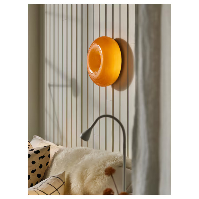 VARMBLIXTLED, nástěnná lampa, Ikea, 1 290 Kč
