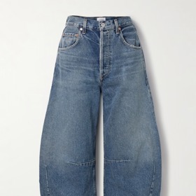  

Horseshoe distressed mid-rise barrel-leg jeans, Citizens of Humanity, 400 EUR, prodává Net-a-porter
