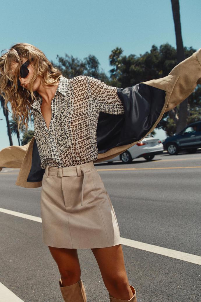 Semišová mini sukně, Zara, 649 Kč