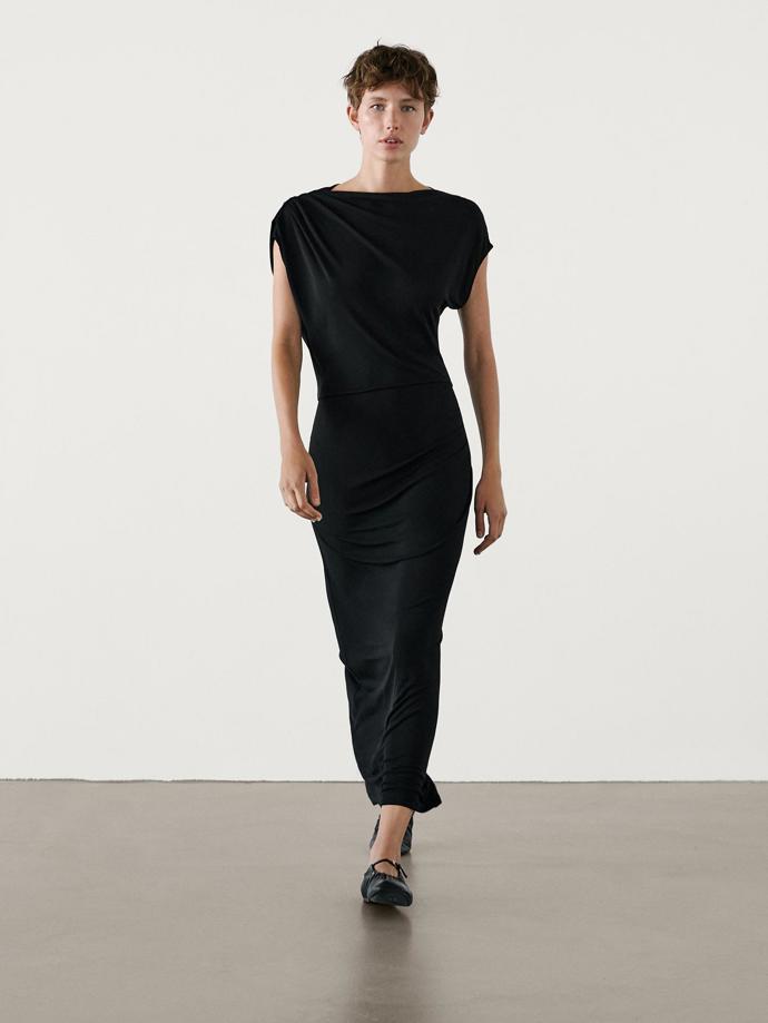 Dlouhé nařasené šaty s detailem na ramen, Massimo Dutti, 2 699 Kč