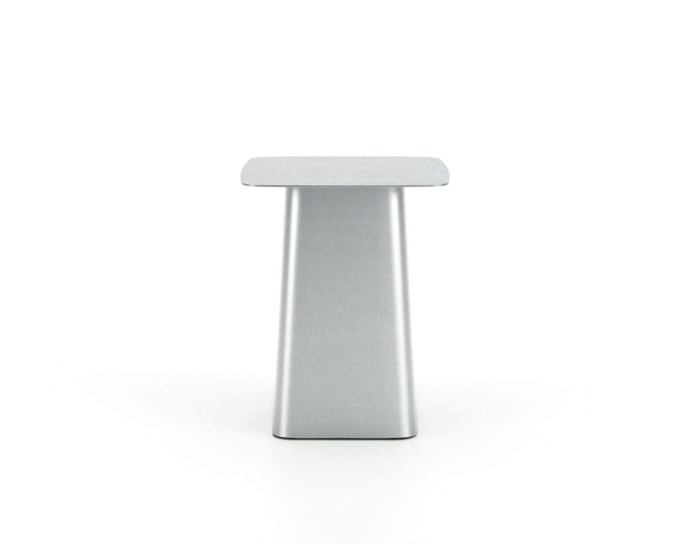  Odkládací stolek Metal Side Table, Vitra, 13 725 Kč, prodává DesignVille