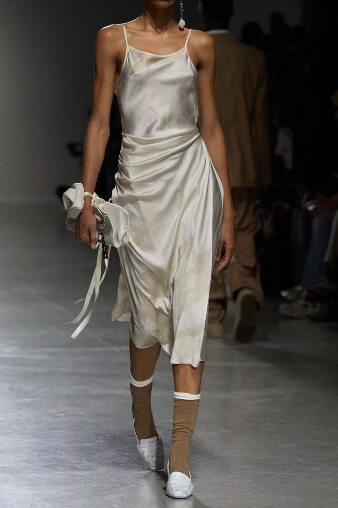 Šifonové šaty s volánky, H&M, 1 459 Kč