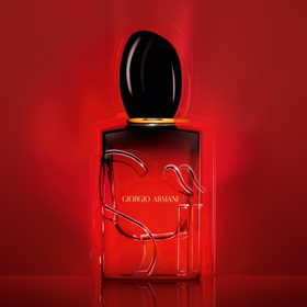 Nový parfém Sì Passione Eau de Parfum Intense od Armani Beauty Nový parfém Sì Passione Eau de Parfum Intense od Armani Beauty