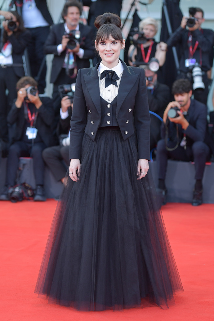 Winona Ryder na vlně dark feminine trendu