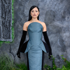 Jenna Ortega na vlně dark feminine trendu Jenna Ortega na vlně dark feminine trendu