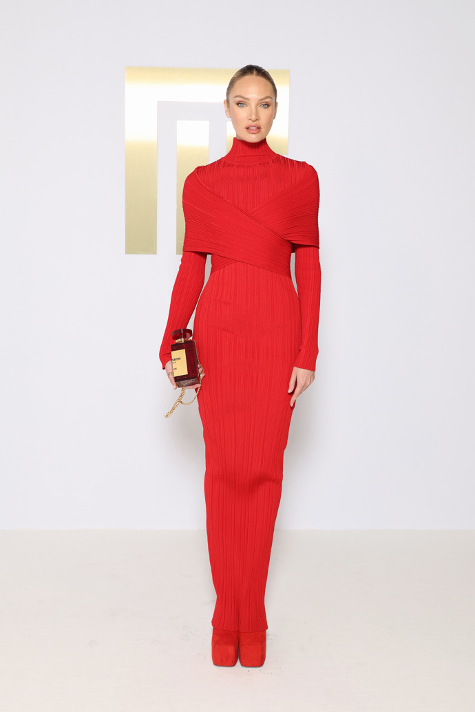  Candice Swanepoel během přehlídek na Paris Fashion Week 