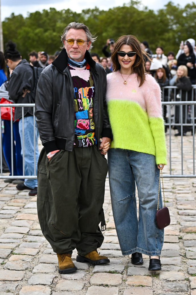  Daniel Craig and Rachel Weisz během přehlídek na Paris Fashion Week 