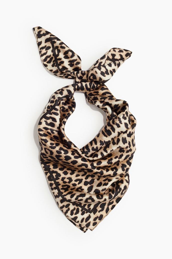 Hedvábný šátek s potiskem, H&M, 719 Kč