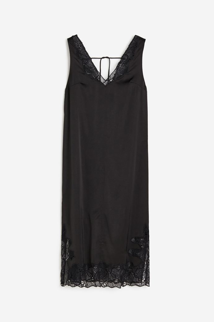 Saténové šaty s krajkou, H&M, 1499 Kč