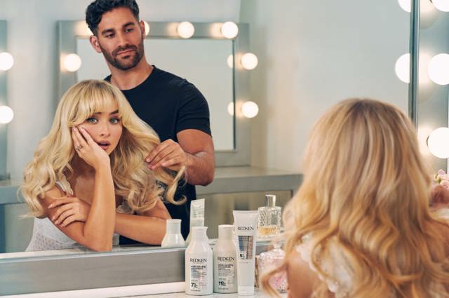 Chcete vlasy jako Sabrina Carpenter? Zkuste její oblíbenou kosmetiku