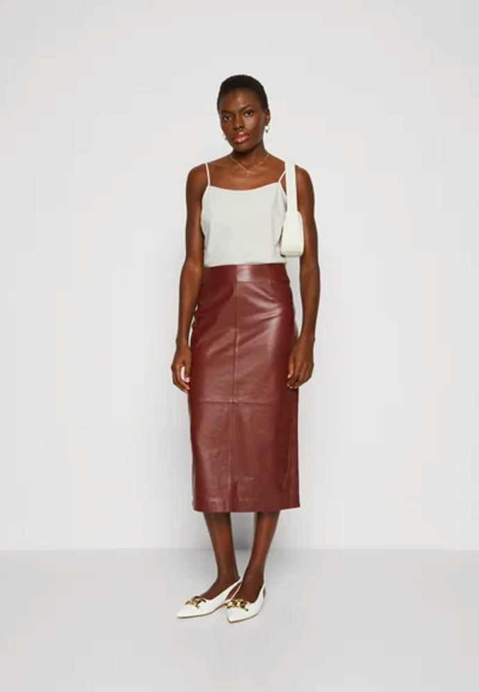  Pouzdrová sukně Lexie, Ivy Oak, 13 730 Kč, prodává Zalando.cz
