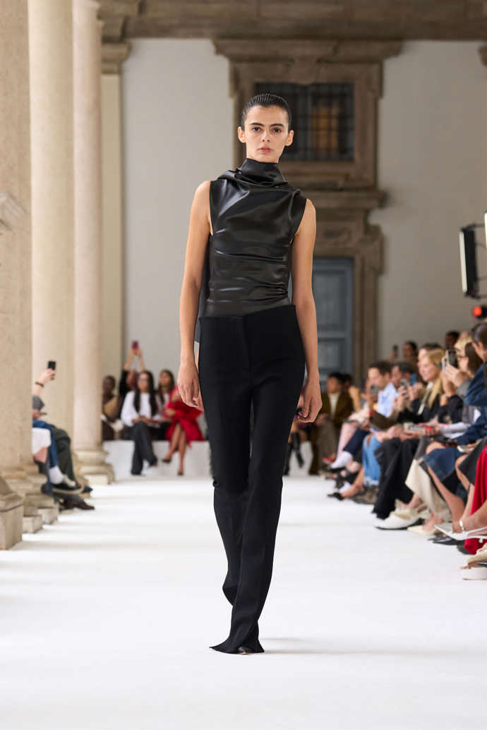 Prohlédněte si kolekci Sportmax Spring Summer 2025...