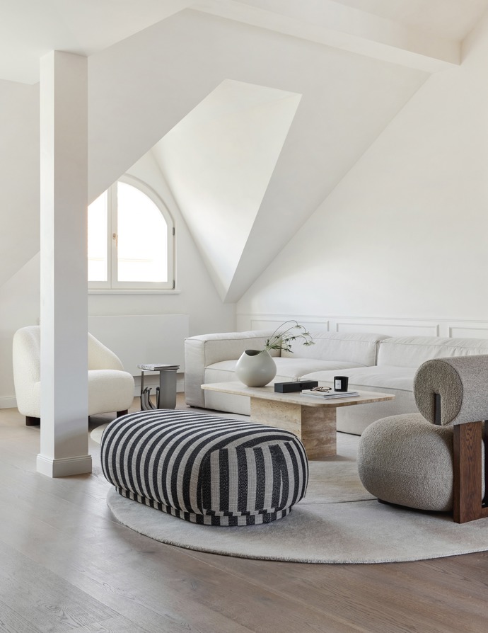 Byt Ortnerovi, Atelier Monday