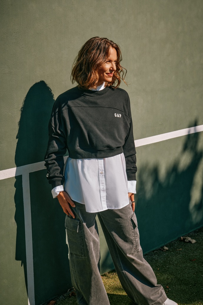Bavlněná košile oversize 1 599 KčCrop mikina s logem 1 299 KčKalhoty s kapsami Baggy Khaki Cargo 1 999 Kč