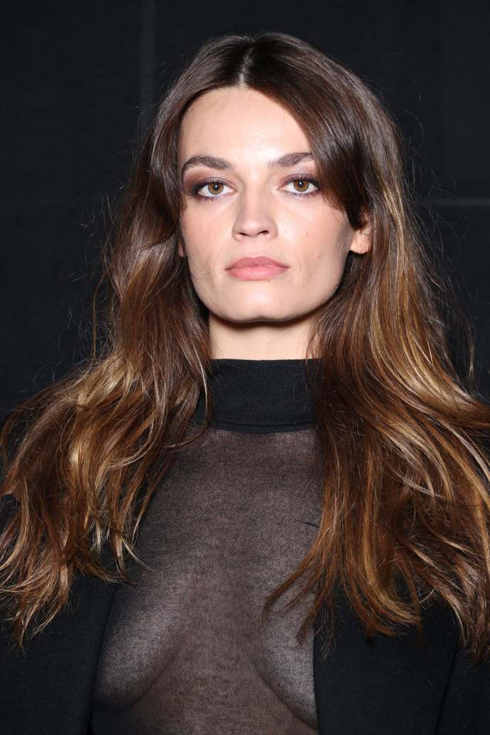  Emma Mackey a její smudged eyeliner look