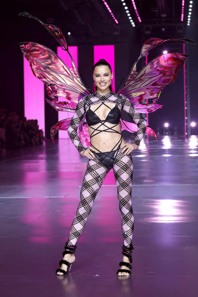  Adriana Lima na Victoria's Secret Show 2024