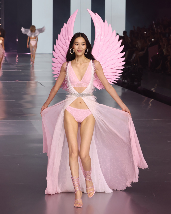  Liu Wen na Victoria's Secret Show 2024