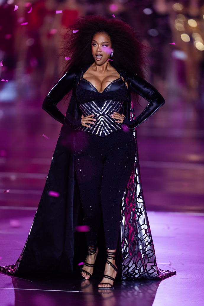  Tyra Banks na Victoria's Secret Show 2024