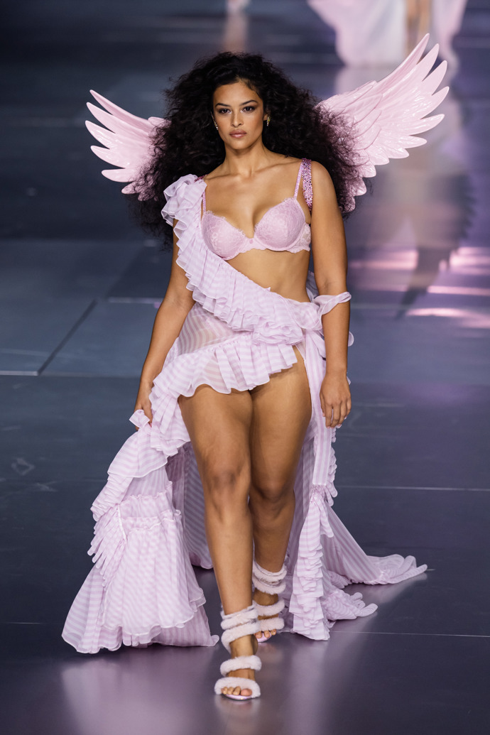  Devyn Garcia na Victoria's Secret Show 2024