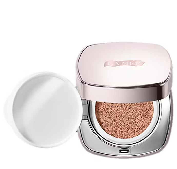 La Mer, The Luminous Lifting Cushion Foundation, 2 450 Kč, Krása.cz