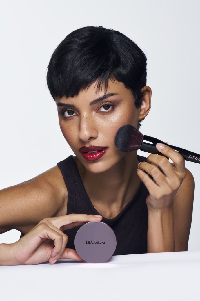 Douglas loose powder