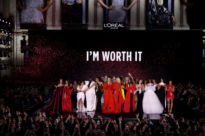  Eva Longoria na přehlídce L'Oréal Paris „Walk Your Worth“