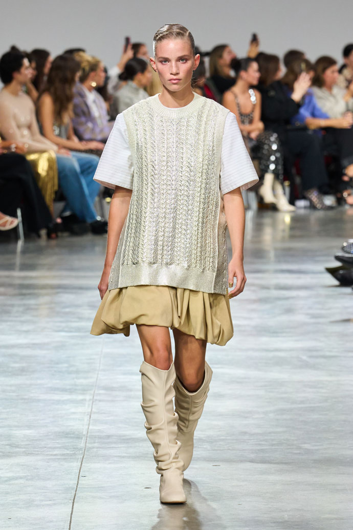  Prohlédněte si kolekci Rabanne Spring Summer 2025...