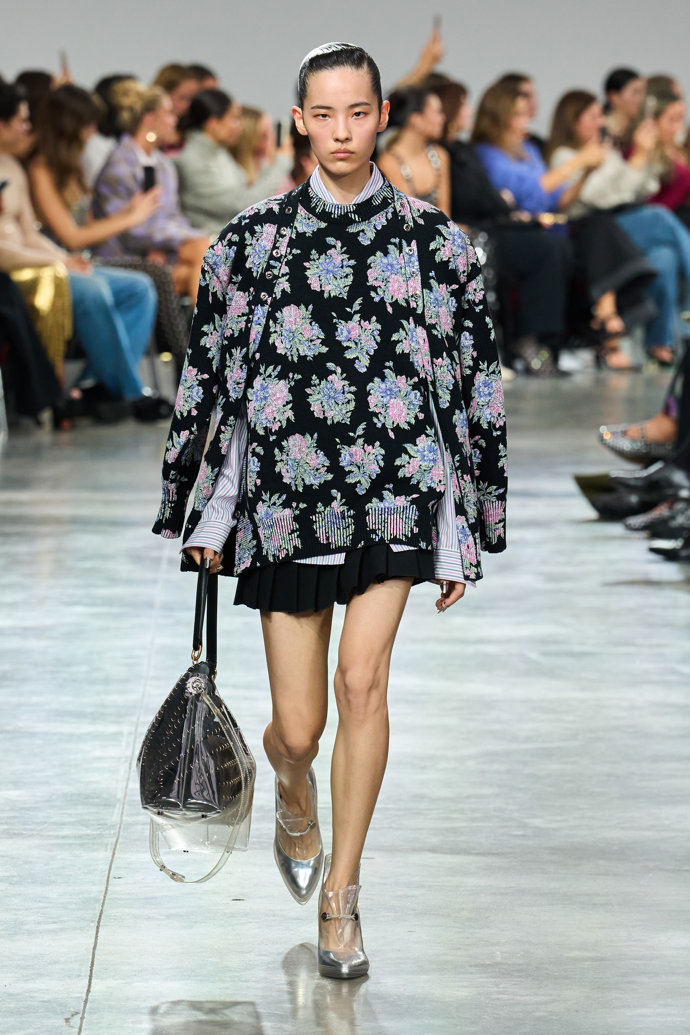  Prohlédněte si kolekci Rabanne Spring Summer 2025...