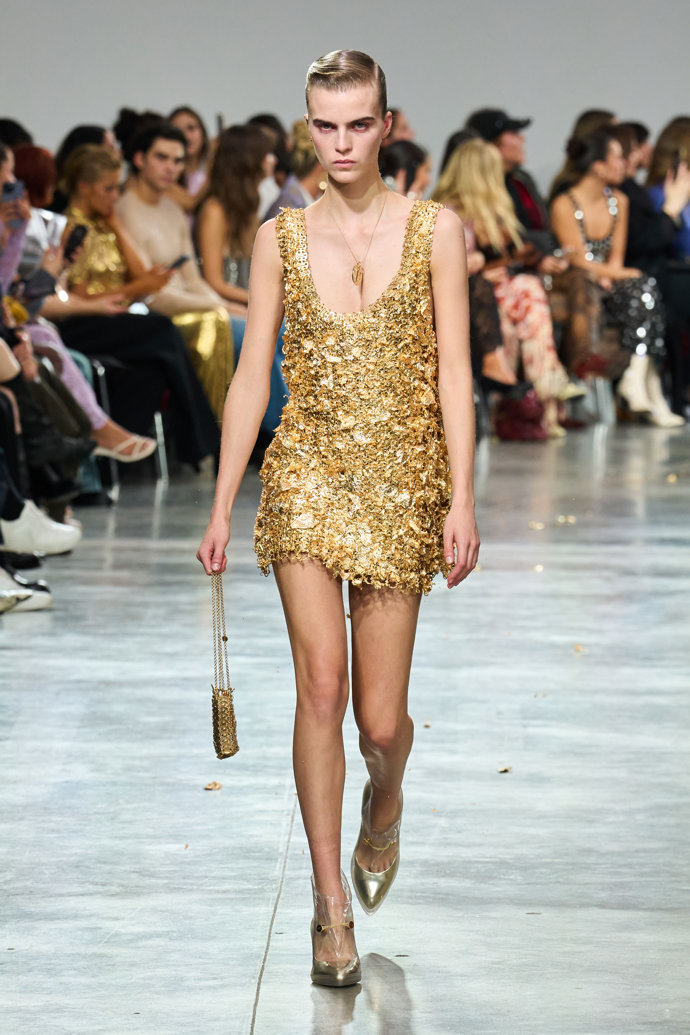  Prohlédněte si kolekci Rabanne Spring Summer 2025...