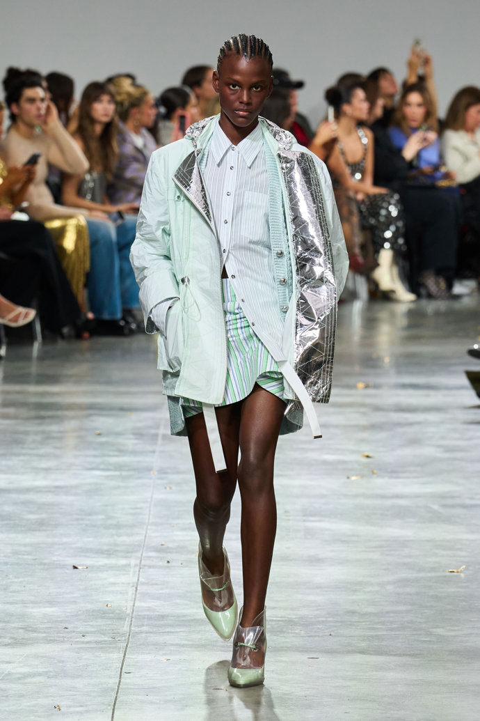  Prohlédněte si kolekci Rabanne Spring Summer 2025...